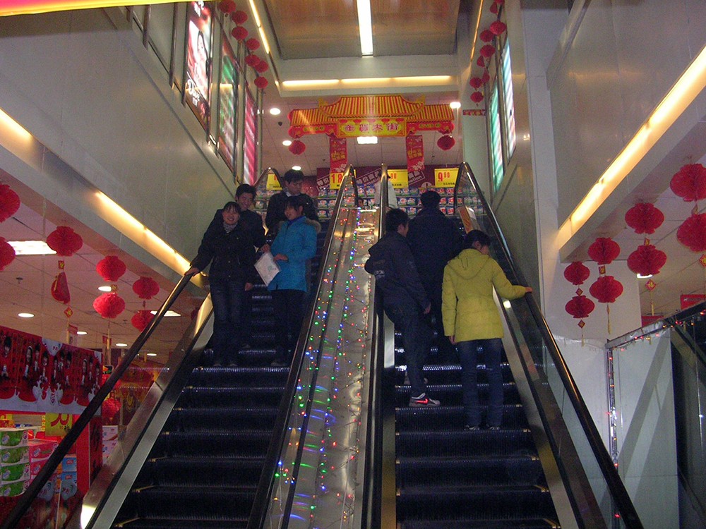 輝縣市新華書店?duì)I業(yè)大樓（樓層開洞，加設(shè)扶梯）